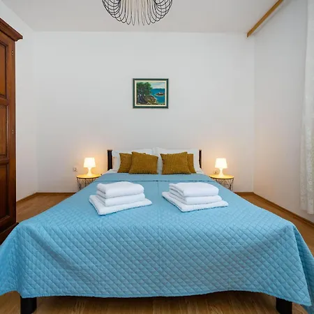 Apartamento Amazing In With Kitchen