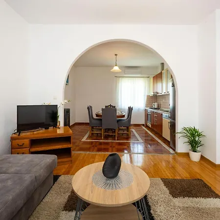 2 Bedroom Amazing In Galovac (Zadar)