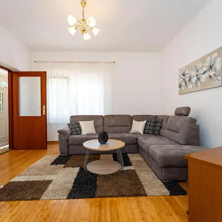 2 Bedroom Amazing In Galovac (Zadar)
