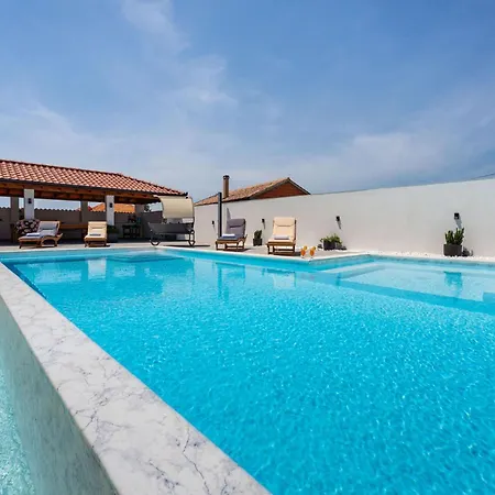 2 Bedroom Amazing In *