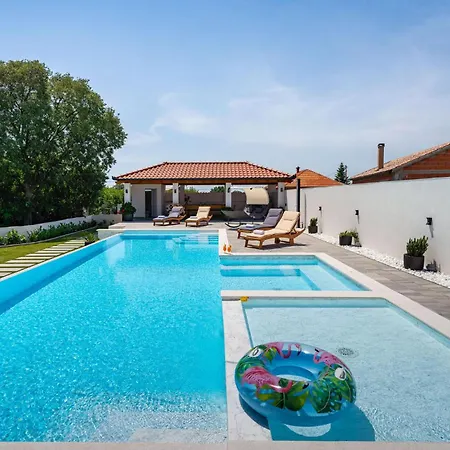 Amazing In With Kitchen Galovac (Zadar)